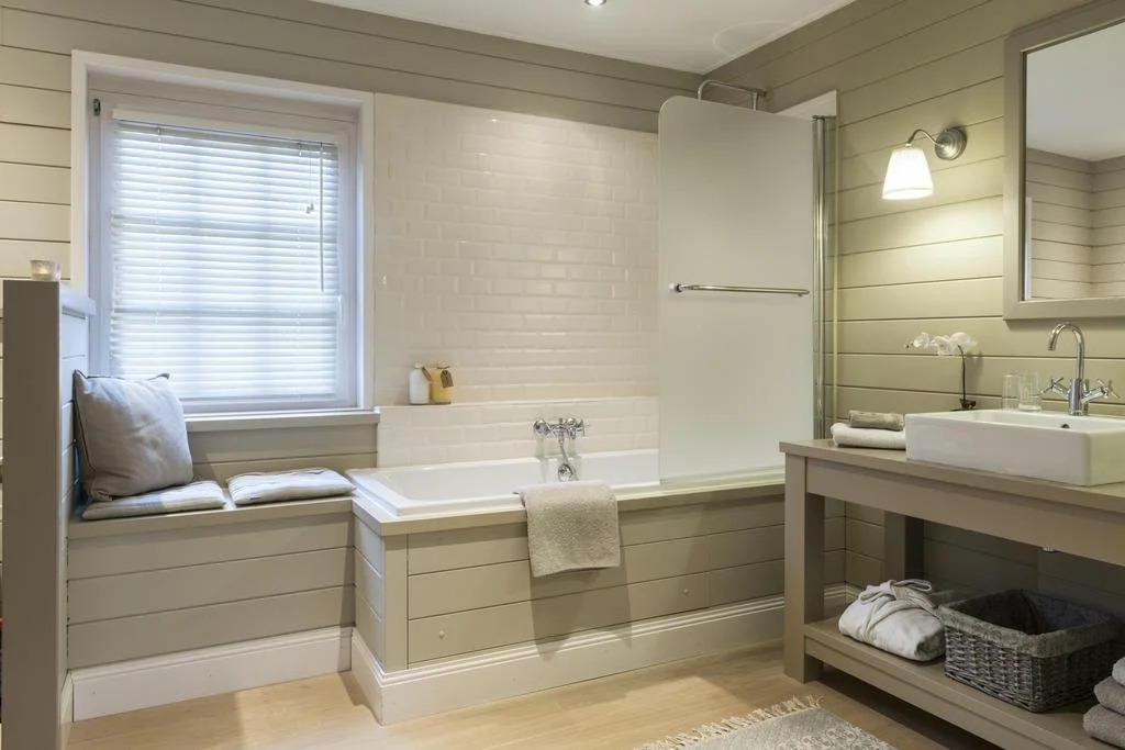 Casa-Cosi, tourist & business suites & flats with reserved parking and private terraces in shared garden with seasonal pool included, private sauna available
