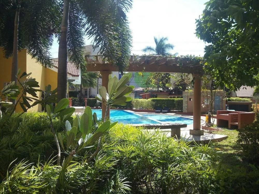 Cozy Studio Unit near Manila Airport With Swimming Pool, Full Kitchen 7A