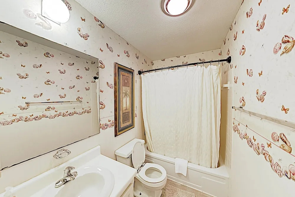 New Listing! Kiawah Hideaway - Steps To Beach 2 Bedroom Cottage