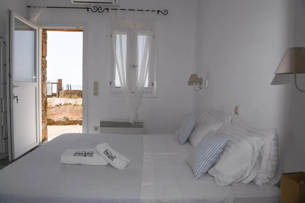 Rock Villa-Guest house by Neuvel