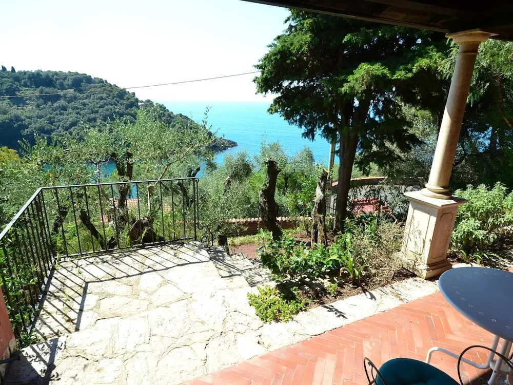 Cozy Holiday Home in Lerici Italy with Sea Nearby