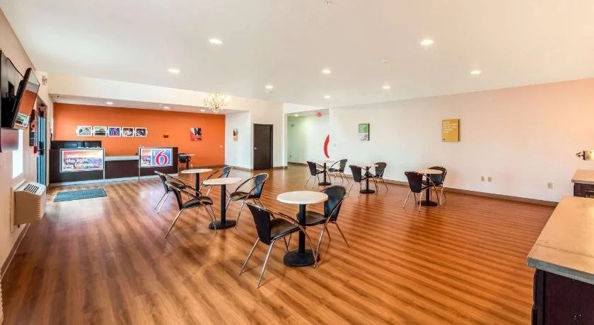 Motel 6 Jourdanton