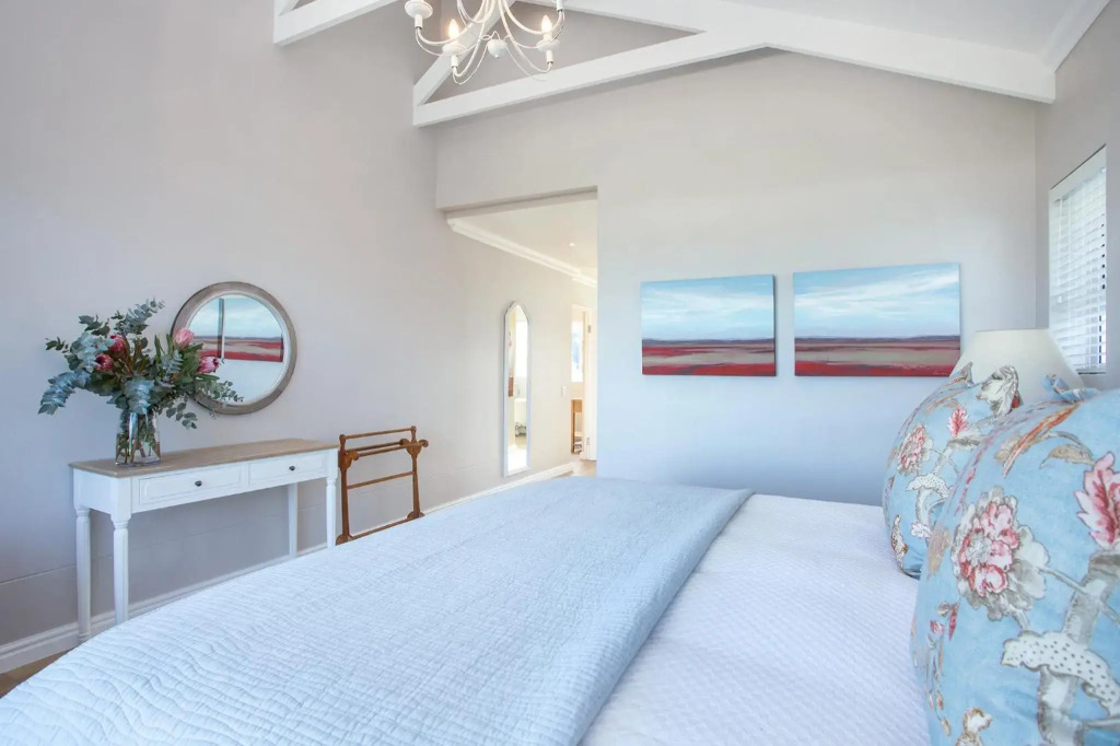 Shore's Edge cottage