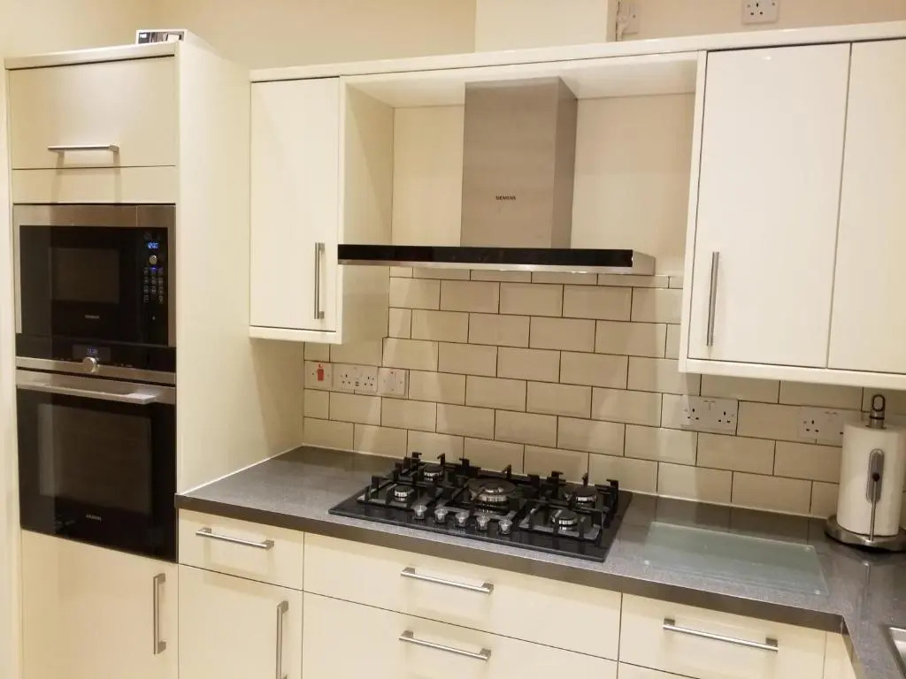 London Luxury Apartments 1min walk from Underground, with FREE PARKING FREE WIFI