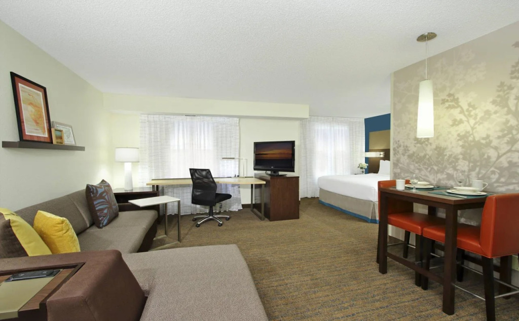 La Quinta Inn & Suites by Wyndham Colorado Springs South AP