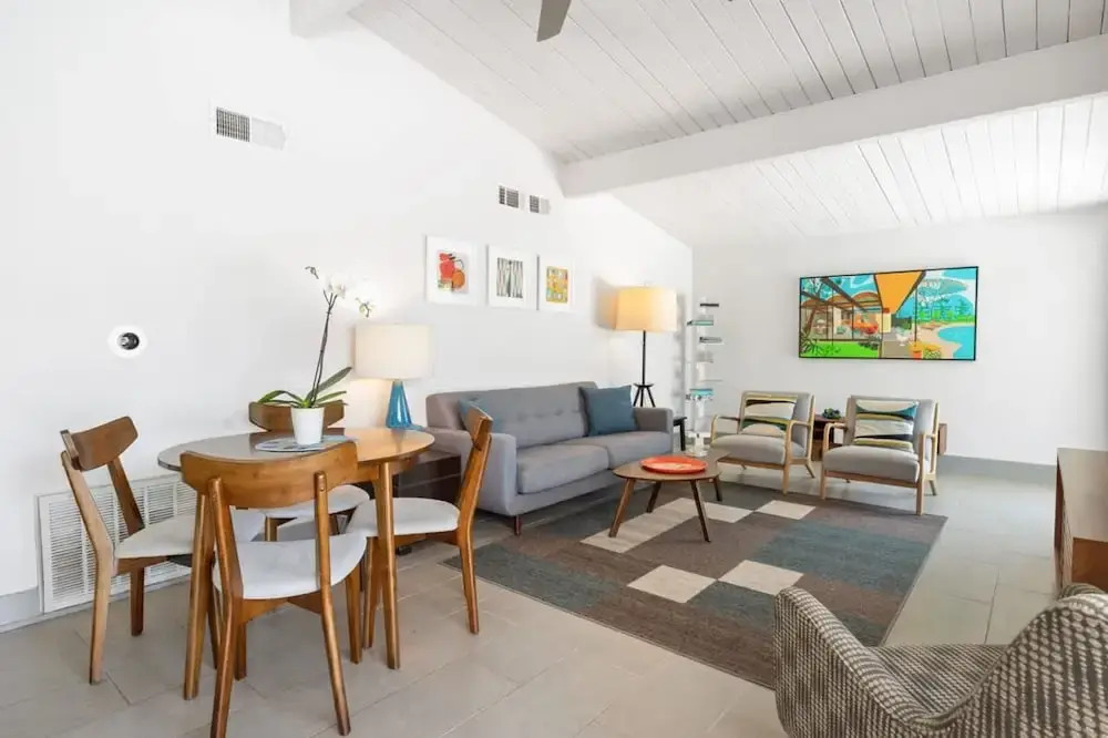 Club 915 Getaway- Pool BBQ and Pet Friendly