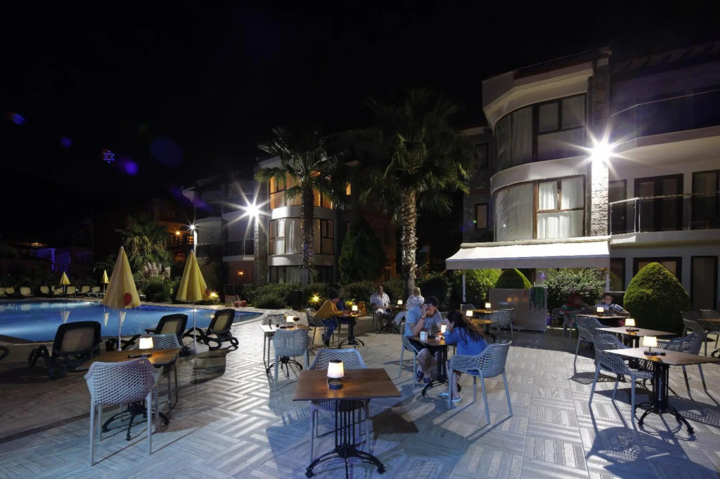 Sertil Deluxe Tropical Suites