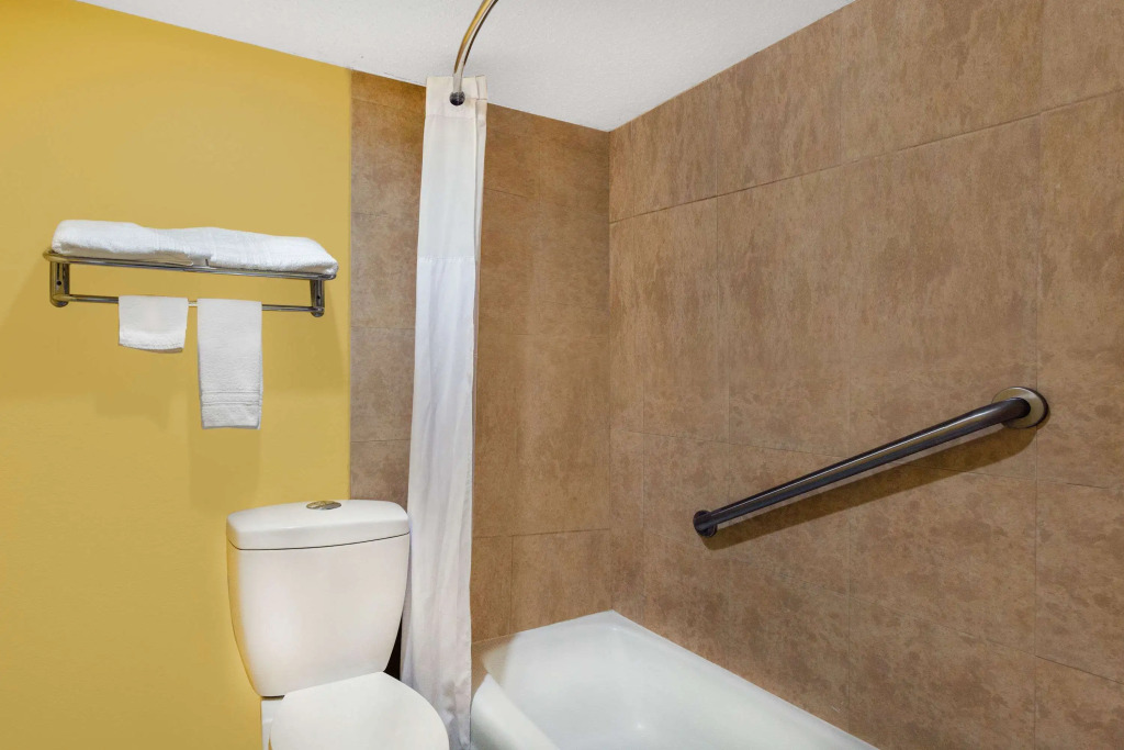 Days Inn by Wyndham Jacksonville