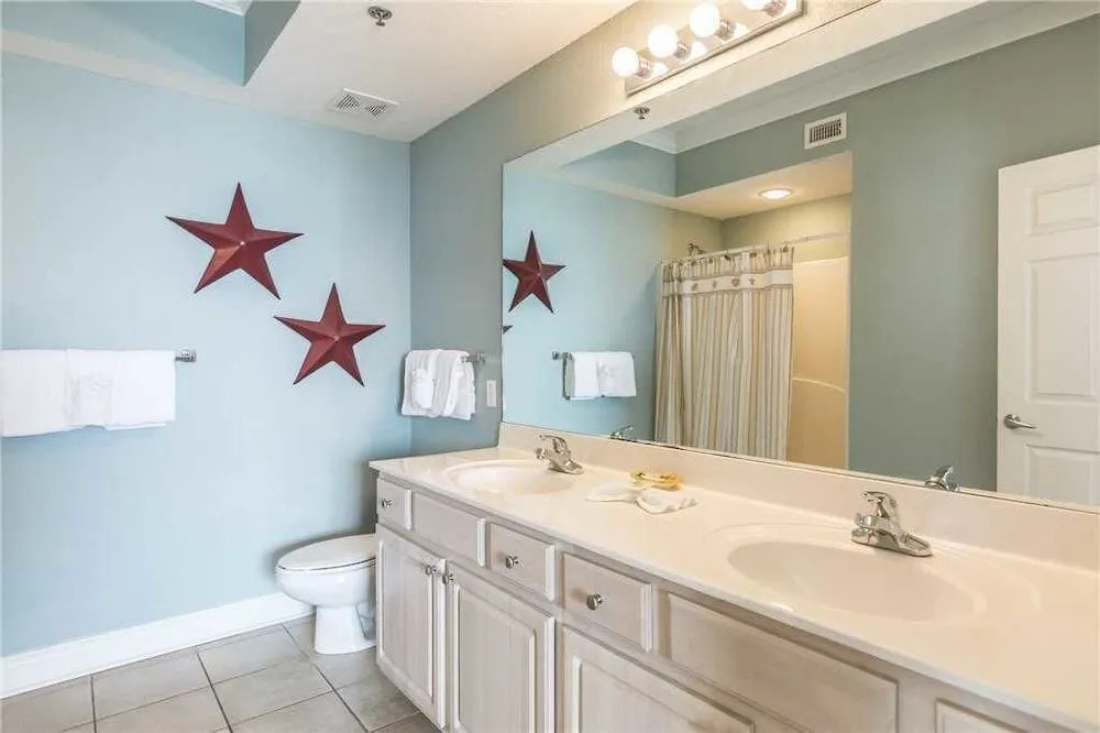 Crystal Shores West 908 - 3 Br condo by RedAwning