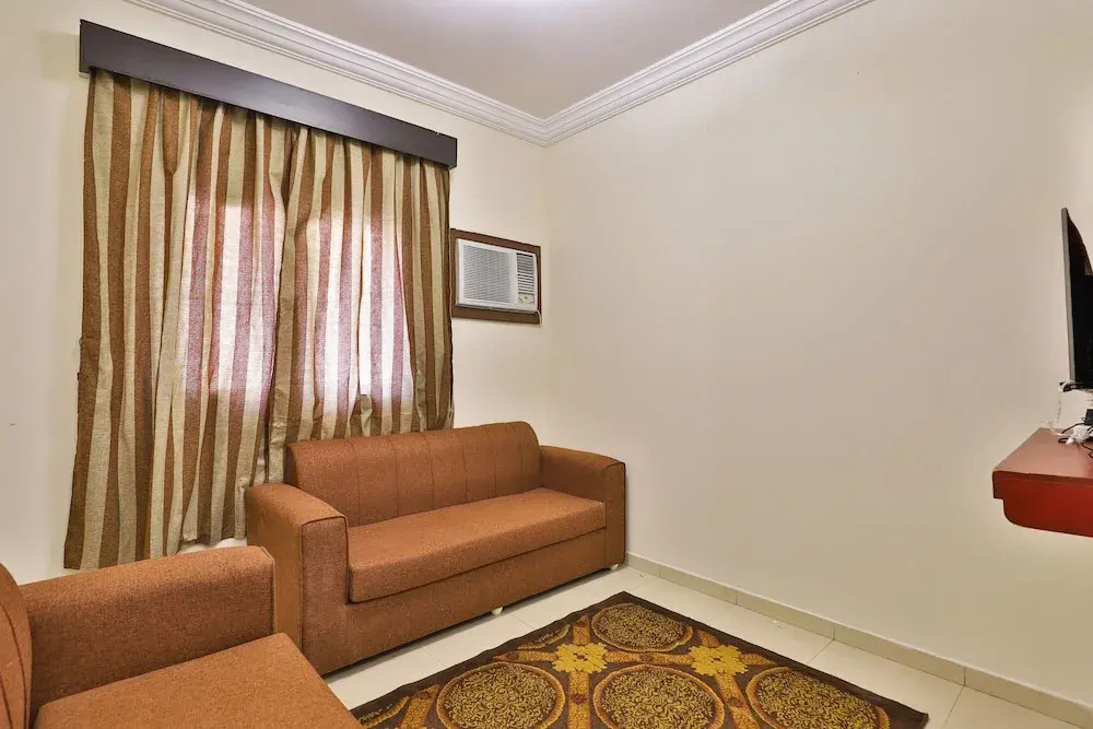 OYO 246 Hotel Hadeel Al Motamayezah