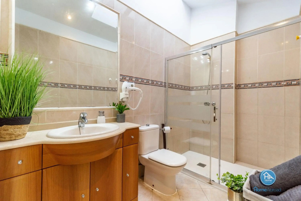 HomeAbroad Apartments - Ático Deluxe Fuengirola with FREE Parking