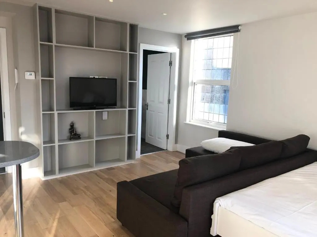 Stylish Maisonette and studio in Victoria