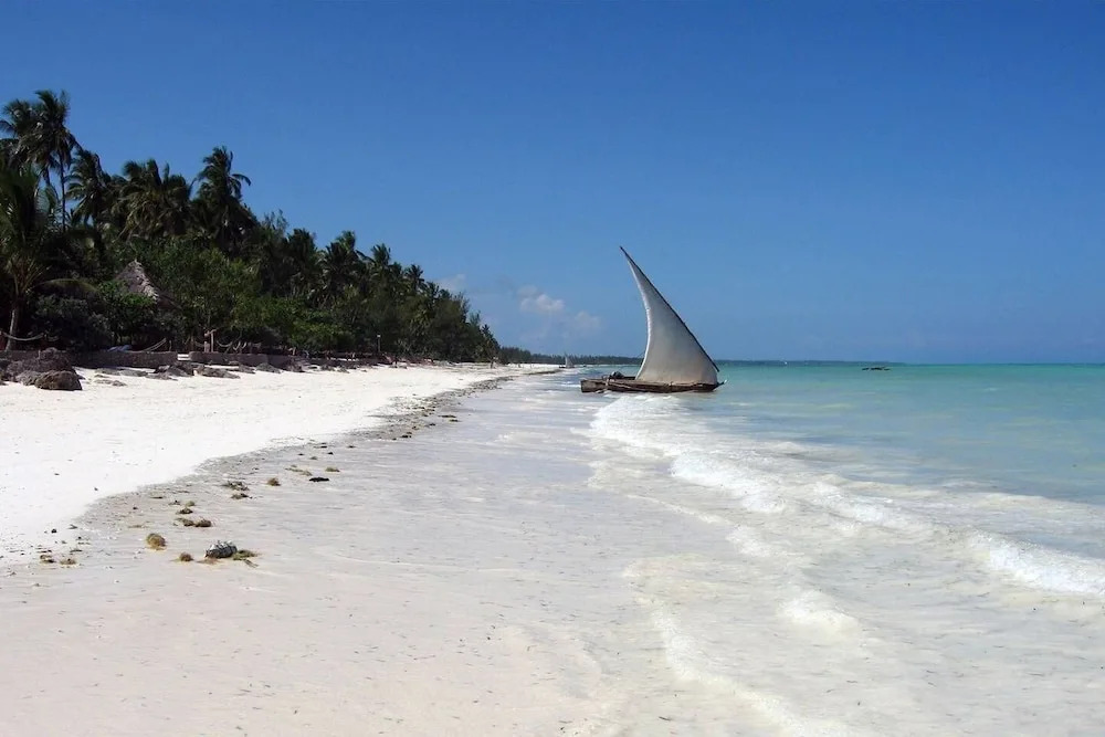 Villa - Right on the Beach, Under the Coconut Trees, Sleeps 10, Pool, Chef