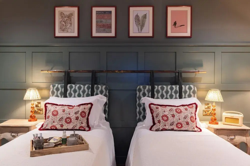 The Coat and Bear - A Heartwood Inn