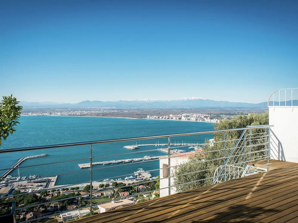 Villa for 4 Persons in Roses With Private Pool Overlooking the Bay of Roses