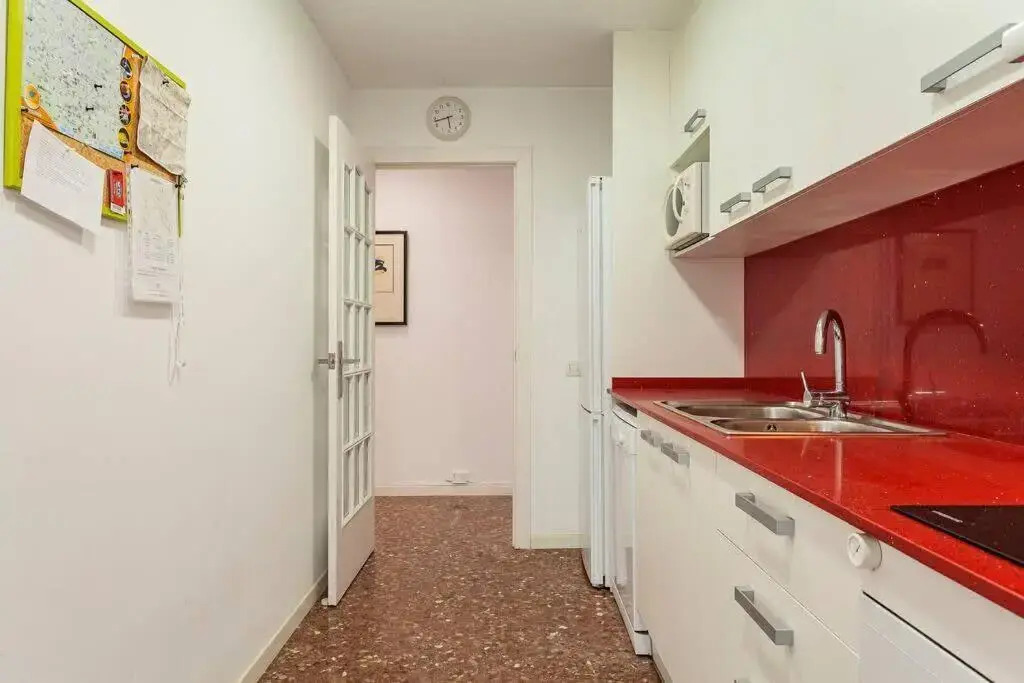 Big apartment for 9 in the heart of Eixample