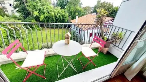 Cosy White, 2 Ch + balcon & parking