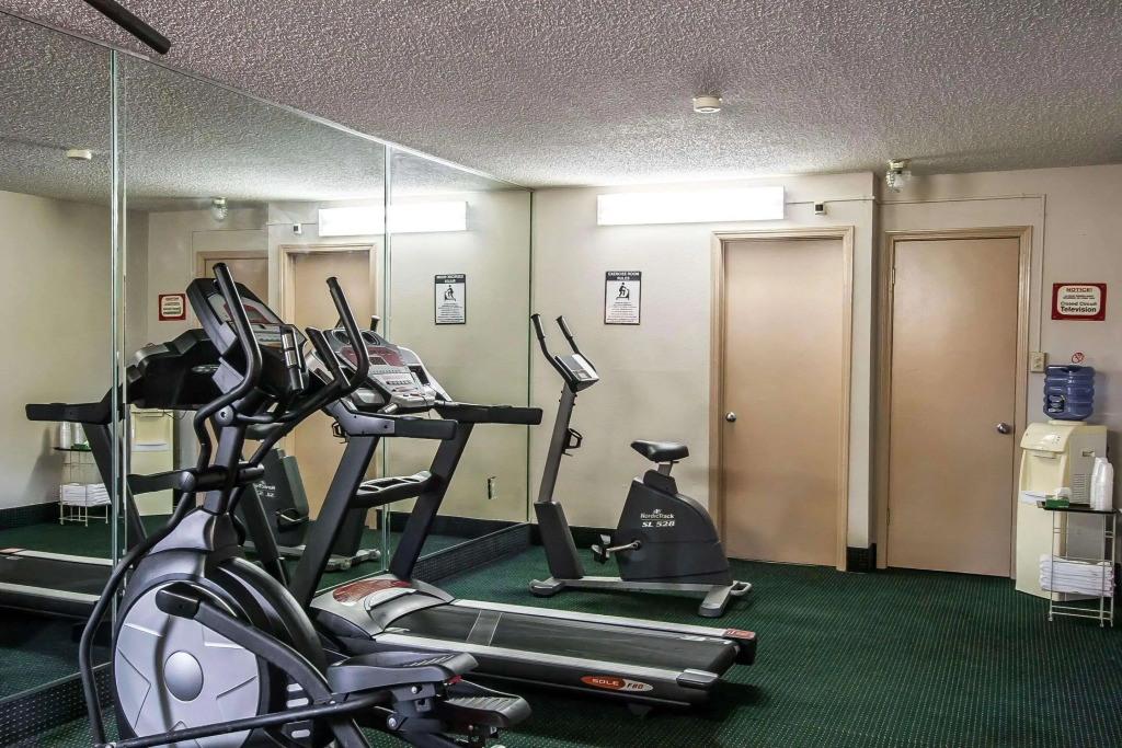 Econo Lodge Inn & Suites Memphis East