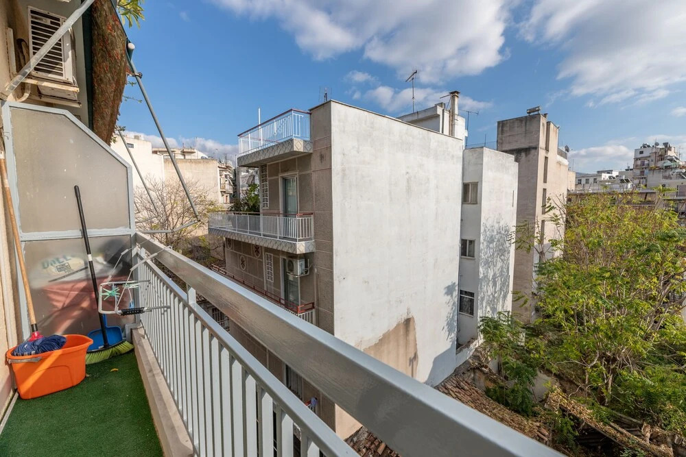 Renovated 3rd Floor Appartment