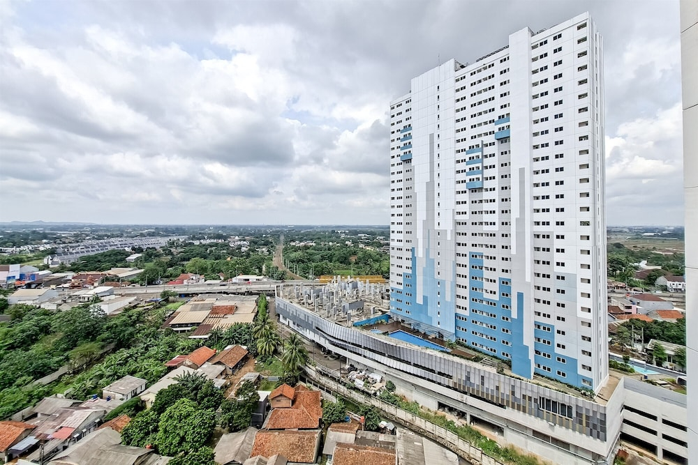 Luxury Studio at Serpong Garden Apartment By Travelio