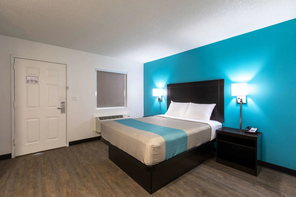 Motel 6-Greenville, SC - I-85 Near Downtown