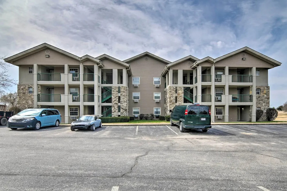 Branson Resort Condo w/ Scenic Patio & Pool Access