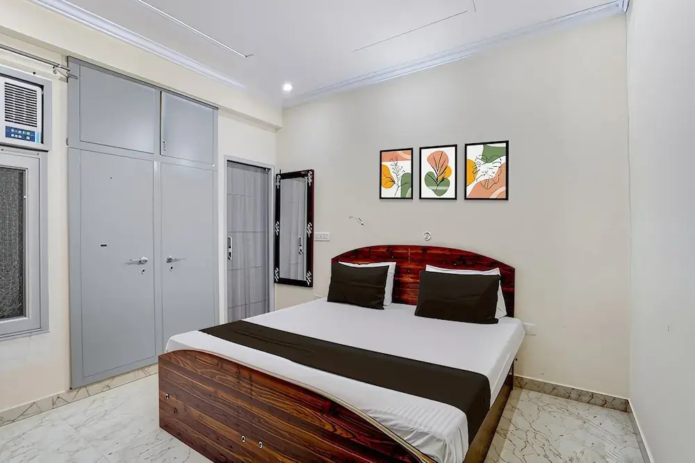 Hotel O Jagdamba Homestay Hotel & Guest House