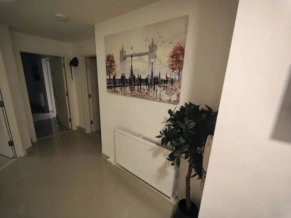 Leeds 3 Bed En-suites Apartment Retreat- Sleeps 9