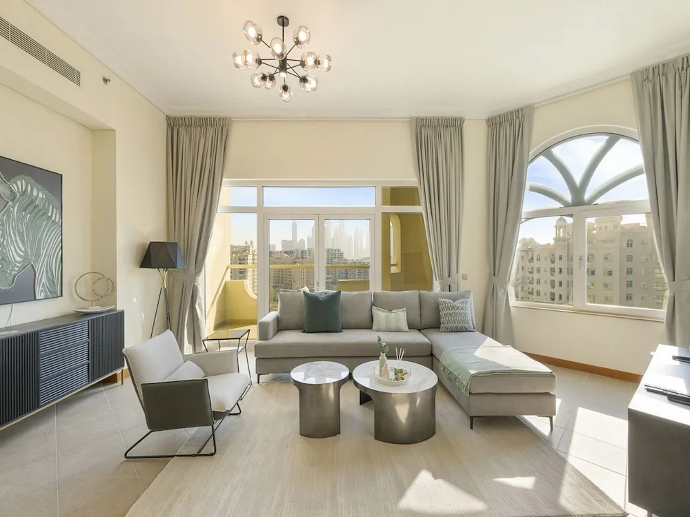 Short-stay at Al Haseer - 4 Beds Palm Holiday Apt