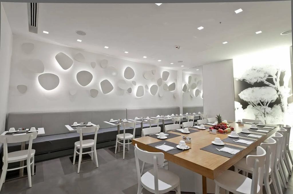 Hotel White