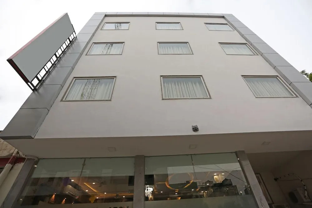 OYO 9268 Hotel Arch