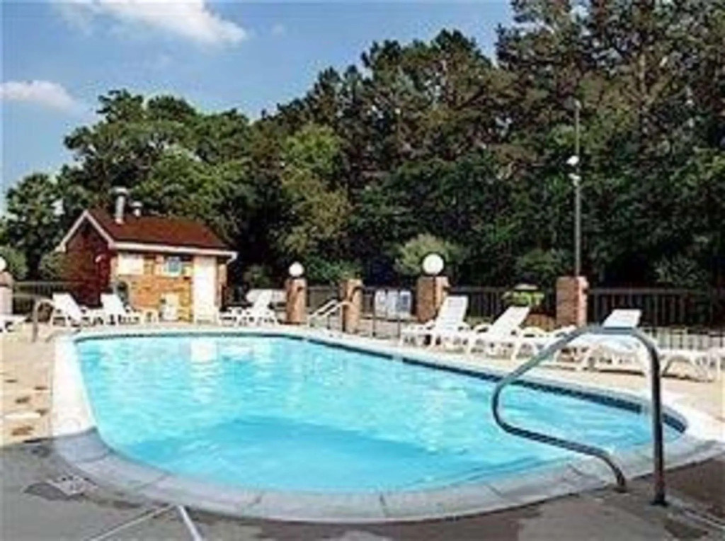 HomeTowne Studios by Red Roof Egg Harbor-Atlantic City Airport