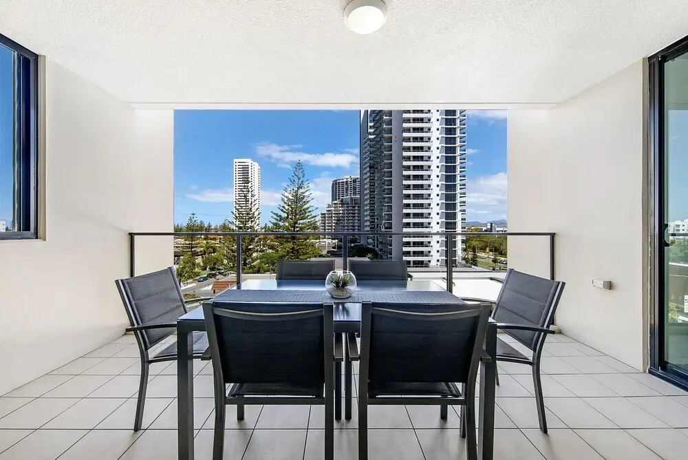Broadbeach on the Park 2 Bedroom Apartment