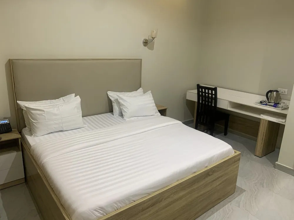 Greywood Hotel and Apartments