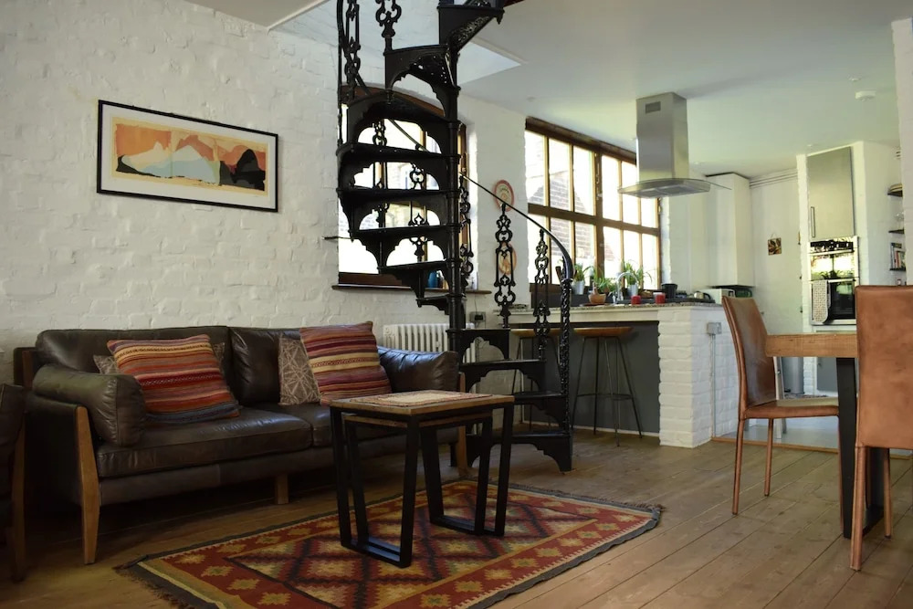 2 Bedroom Loft Style House In Central Islington