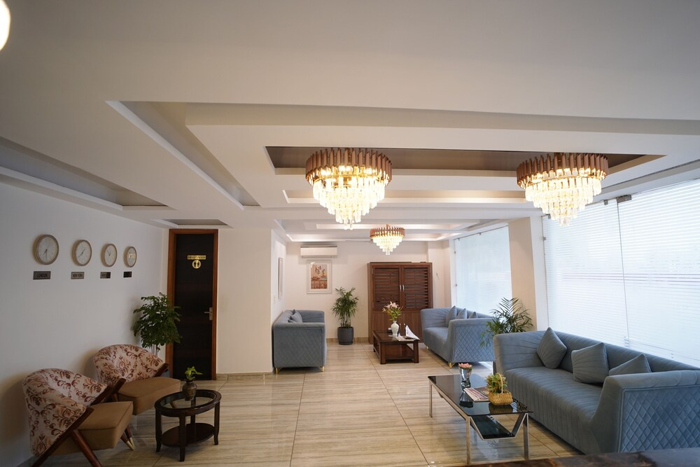 Hotel The Luxe 18
