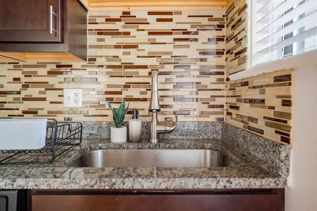 Classy 3BR 2BA Logan Square Apt with Free Parking