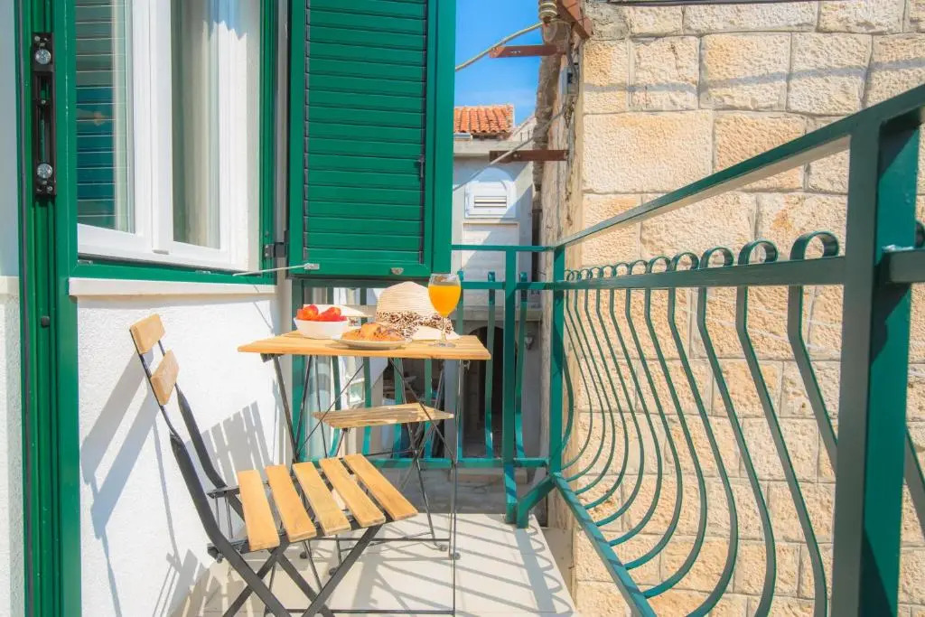 Luxury Old Town Apartment I&I