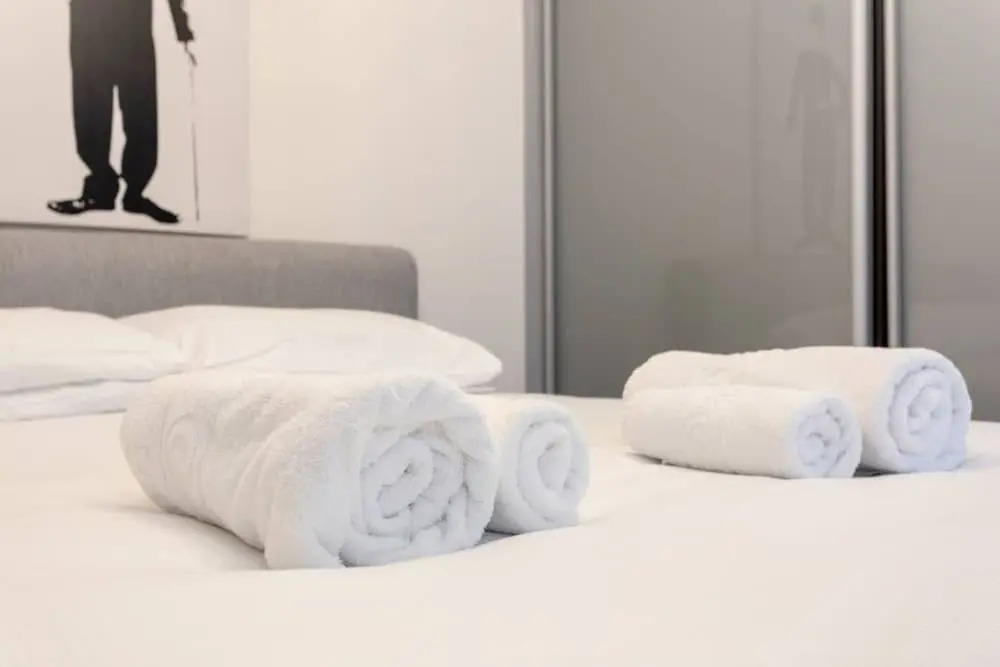Stylish 2 Bedroom Flat With Large Garden