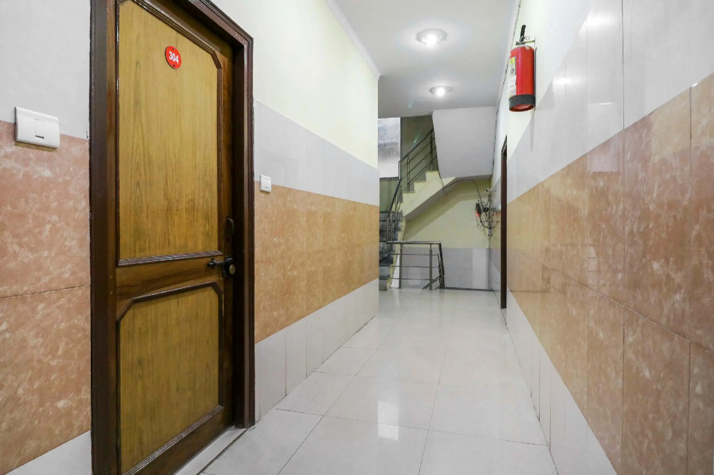 OYO 48507 Hotel Gayatri Delux