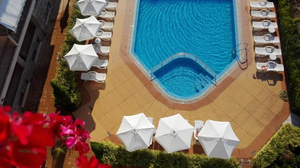 Summer Breeze Apartments