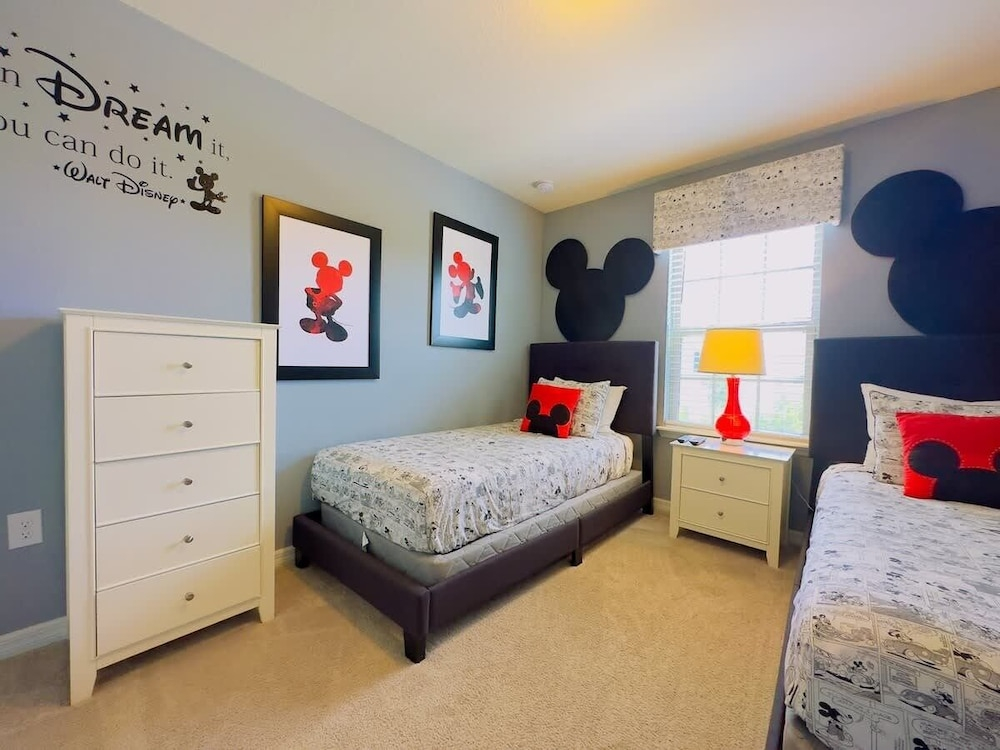 Villa Near Disney Themed Luxury 5bd With Pool 5 Bedroom Home