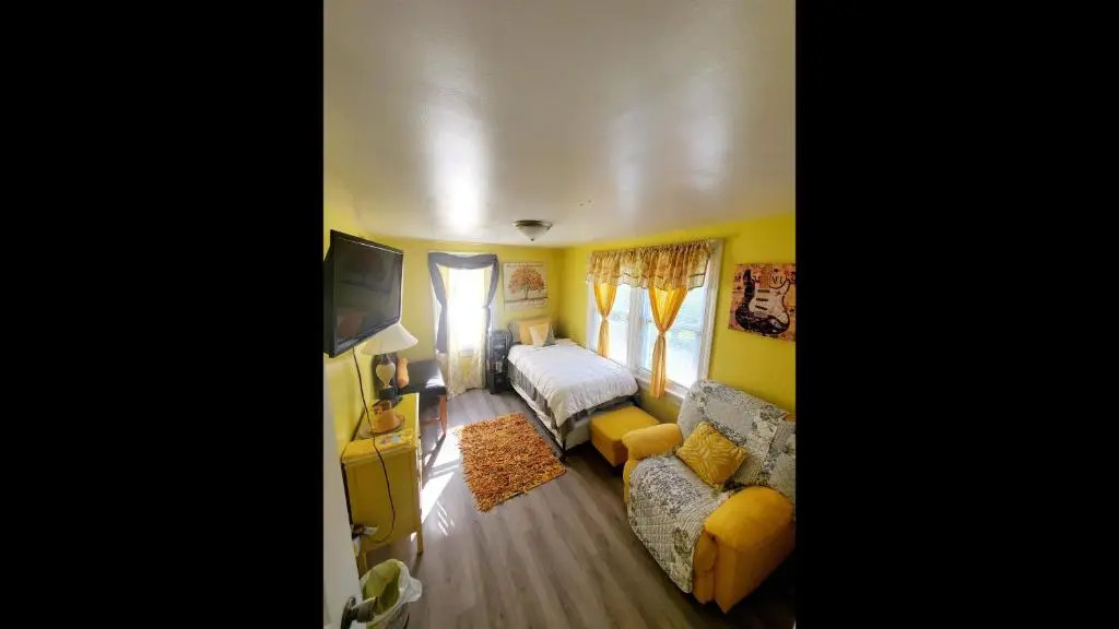 Bright Cozy Room Peaceful Dover Stay