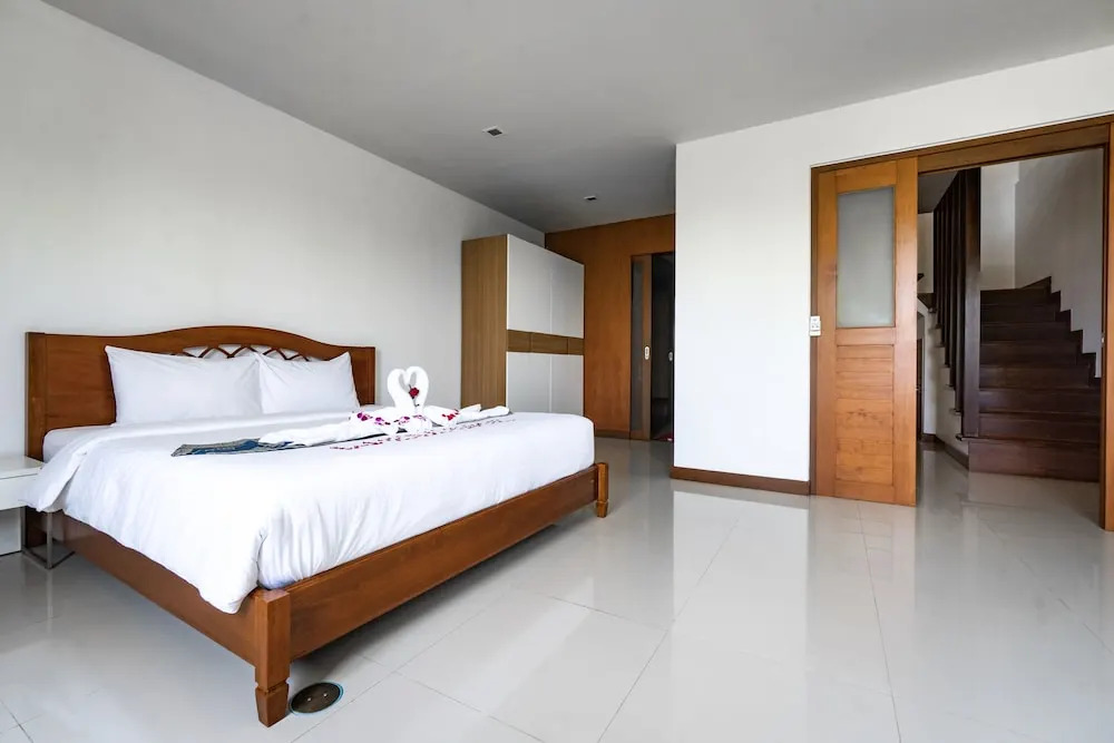 CAPITAL O890 The Royal Bay View Villas