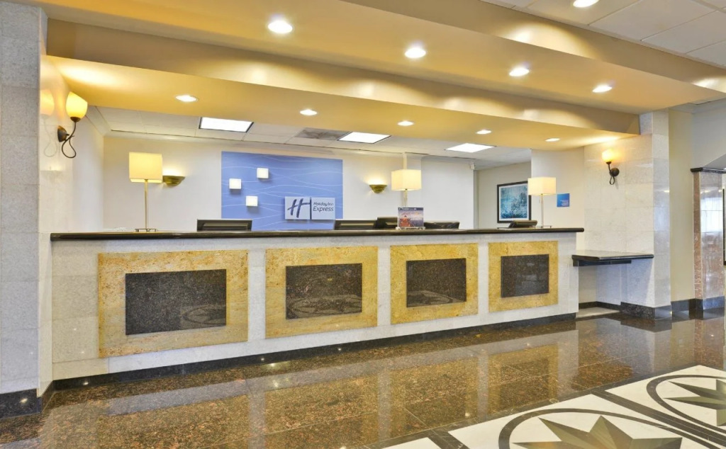 Holiday Inn Express & Suites Tacoma South - Lakewood by IHG