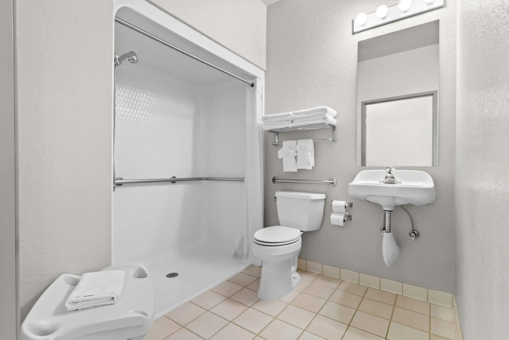 Days Inn & Suites by Wyndham Castle Rock