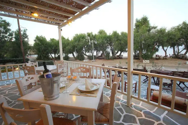 Markakis Restaurant And Zeta Rooms