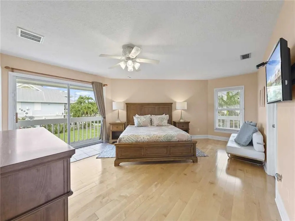 Beach Sanctuary, Beach Front, Views, 4 Bedrooms, Hot Tub, Sleeps 10