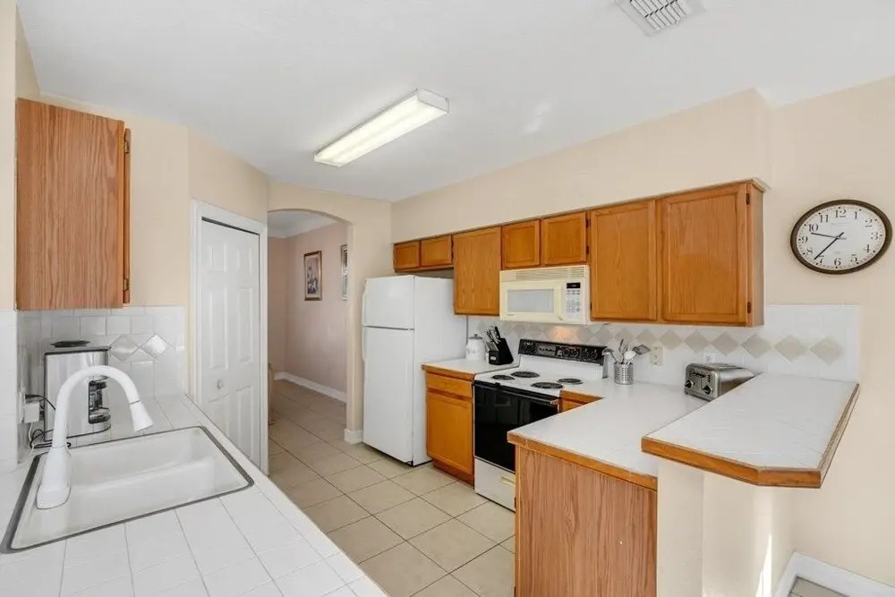 Gorgeous Floridian Style 5 Bed 3 Bath Pool Home 5 Bedroom Villa by Redawning