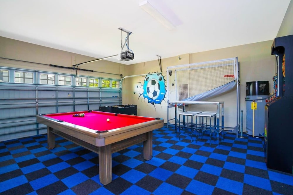 Stunning 9 Bd Single Family w Pool Champions Gate 1508